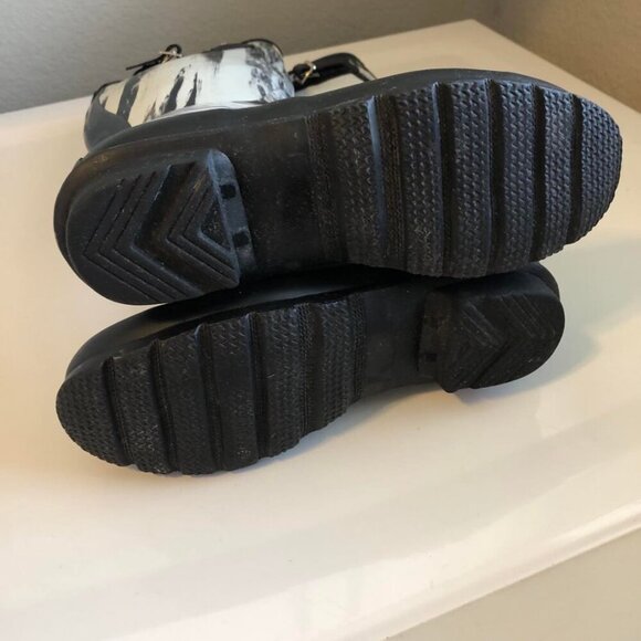 HUNTER ORIGINAL LTD Edition Nightfall Tall Rain Boot Wellies 6 Wh\Blk MSRP $195 - Picture 5 of 7